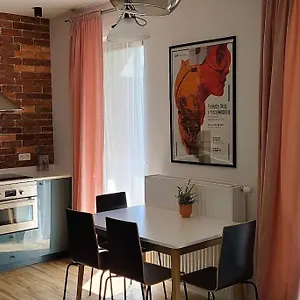  Apartament Lovely One-bedroom With Patio. Polska